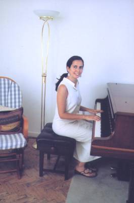 Clara Rodriguez. Photo © 2004 Bill Newman