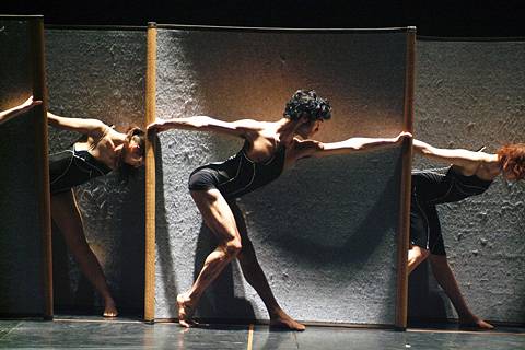 A scene from 'Upon reaching the sun', danced by the Kibbutz Contemporary Dance Company. Photo © 2005 Gadi Dagon