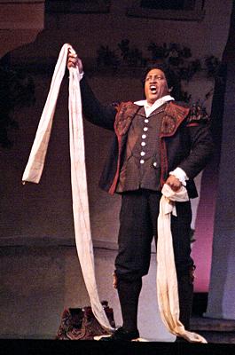 Brian K Johnson as Figaro in the Lyric Opera Cleveland production of 'The Barber of Seville'. Photo © 2005 Steve Zorc