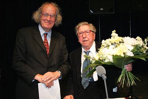 Henri Dutilleux (right) with Prof Dr Dieter Borchmeyer, Präsident der Bayerischen Akademie der Schönen Künste. Photo © Hajo Zylla