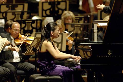 Chu-Fang Huang performing with the Cleveland Orchestra in the final round of the Cleveland International Piano Competition at Severance Hall. Photo © 2005 Roger Mastroianni