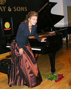 Polina Osetinskaya. Photo © 2005 Lou Razzano