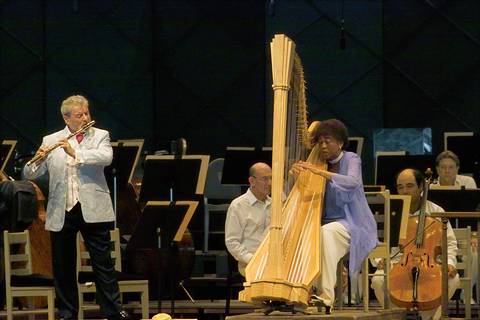 Ann Hobson Pilot and James Galway perform Mozart's Concerto for Flute and Harp at Tanglewood. Photo © 2005 Walter H Scott