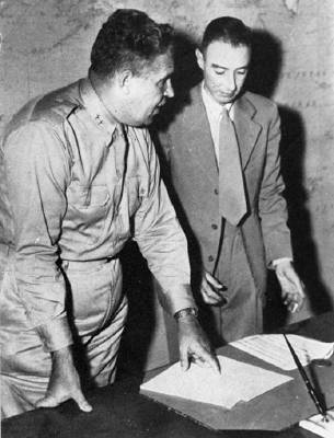 General Leslie Groves (left) and J Robert Oppenheimer. Photo © US Department of Energy