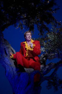 Toby Spence as Count Almaviva. Photo © Bill Cooper