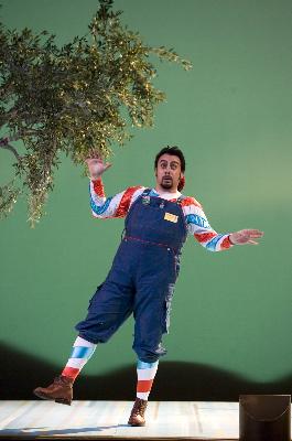 George Petean as Figaro. Photo © Bill Cooper