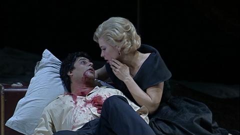 Werther (Marcelo Álvarez) with Charlotte (Elina Garanca) at the end of Act 4. DVD screenshot © 2005 ORF