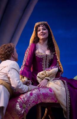 Sandra Piques Eddy as Isabella and Barry Banks as Lindoro in the Arizona Opera production of 'L'Italiana in Algeri'. Photo © Tim Fuller