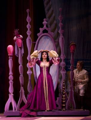 Sandra Piques Eddy (Isabella) and Barry Banks (Lindoro) in the Arizona Opera production of 'L'Italiana in Algeri'. Photo © Tim Fuller