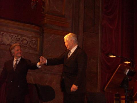 Taking their bows, Dietrich Fischer-Dieskau with Hartmut Höll (left). Photo © 2006 Sissy von Kotzebue