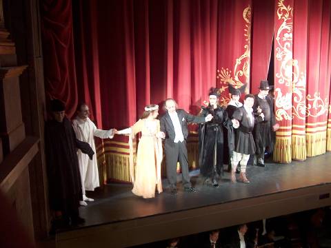 Taking their bows, David Stahl at the Munich Gaertnerplatz Theatre with members of the ensemble, after a concert performance of Puccini's 'Il Trittico'. Photo © 2006 Philip Crebbin