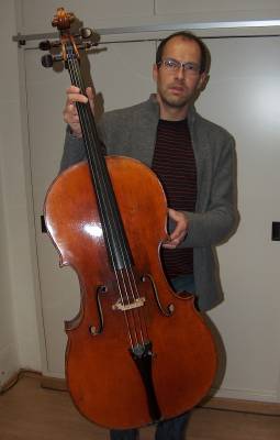 Since Stahl's arrival in Munich, the standard of the Gaertnerplatz Orchestra has risen to a higher level, and its musicians take great pride in striving for excellence. Cellist Franz Lichtenstern has gone the extra mile by taking out a personal loan to buy a genuine Vuillaume cello. Photo © 2006 Philip Crebbin