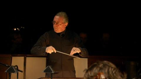 Sylvain Cambreling conducting the overture to 'La Clemenza di Tito' at the Palais Garnier in Paris, May/June 2005