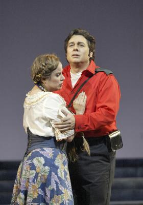 Barbara Divis as Micaëla and César Hernández as Don José. Photo © 2006 Cory Weaver