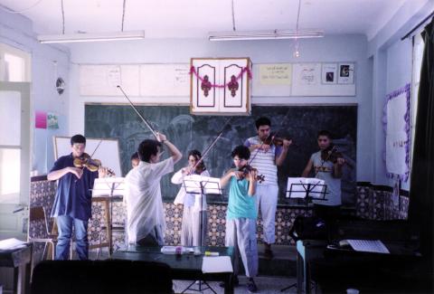 Teaching a violin class in Tunis