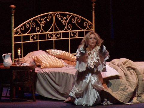 Marina Viskvorkina as Violetta in Act IV