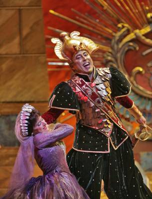 Lisa Saffer (Cleopatra) and Brian Asawa (Tolomeo). Photo © 2006 Ken Howard