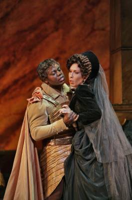 Alfred Walker (Achilla) and Suzanna Guzmán (Cornelia). Photo © 2006 Ken Howard