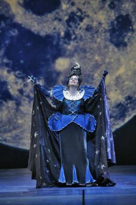 Cheryl Evans as The Queen of the Night in San Diego Opera's production of Mozart's 'The Magic Flute'. Photo © 2006 Ken Howard