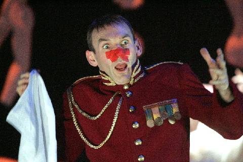 Jeremy Huw Williams as Kovalyov. Photo © 2006 Alastair Muir