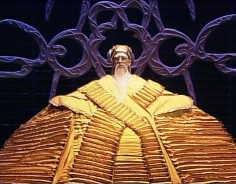 Graeme Macfarlane as Altoum, Emperor of China, in Act II of Puccini's 'Turandot'. DVD screenshot © 2006 Opus Arte