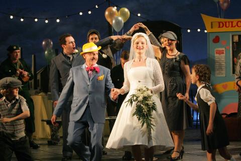Eric Roberts as Dulcamara and Victoria Joyce as Adina in 'L'Elisir d'Amore' at Grange Park Opera. Photo © 2006 Alastair Muir