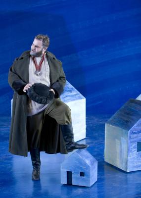 Darren Jeffery as The Mayor in Garsington Opera's 'May Night'. Photo © 2006 Johan Persson