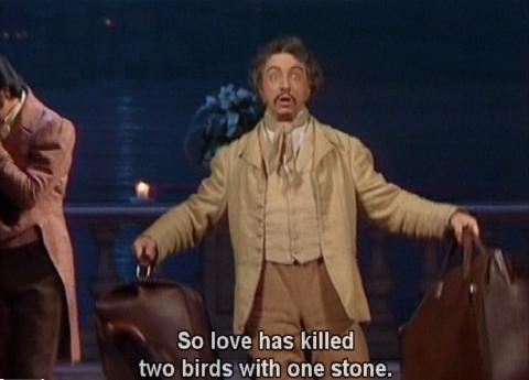 Alessandro Corbelli as Martino in Rossini's 'L'occasione fa il ladro'. Screenshot © 1992 Schwetzinger Festspiele/SWR/Maran Film GmbH/NVC Arts International