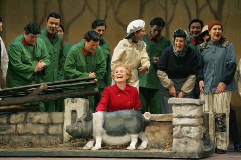 Janis Kelly as Pat Nixon with members of the chorus. Photo © 2006 English National Opera and Alistair Muir
