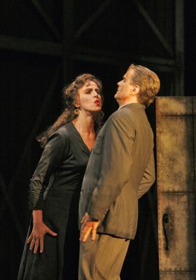 Anne-Sofie von Otter and William Joyner in the Santa Fe Opera production of Bizet's 'Carmen'. Photo © 2006 Ken Howard