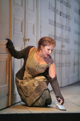 Joyce DiDonato as Cinderella at the beginning of Massenet's 'Cendrillon'. Photo © 2006 Ken Howard