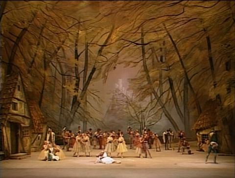 The death of Giselle at the end of Act 1. DVD screenshot © 2003 EuroArts Music International GmbH