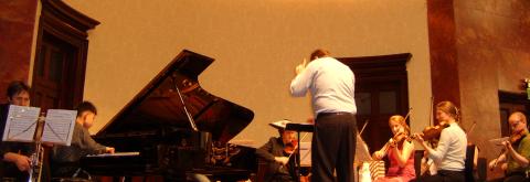 From left to right: Andrew Crowley, Zhang Shengliang (Niu Niu), Leslie Howard and members of the Shostakovich Chamber Players