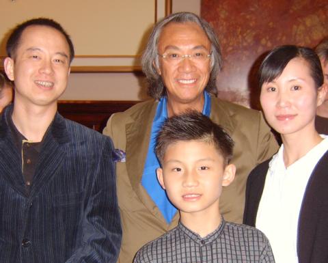 Niu Niu and his parents, with David Tang