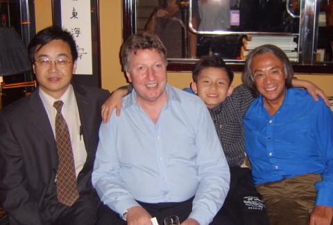 Left to right: Wang WeiXiu (vice-editor in chief of Xing Tao Daily), Leslie Howard, Zhang Shengliang and David Tang