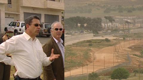 Daniel Barenboim (right) is told that both sides of the Israeli Apartheid Wall are Palestinian. DVD screenshot © 2005 EuroArts Music International GmbH