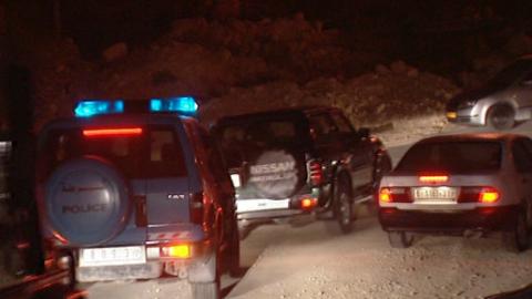 Police cars carry the Jewish members of the orchestra back to Israel. DVD screenshot © 2005 EuroArts Music International GmbH