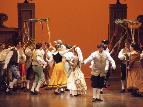 Hristo Sarafov as Masetto and Viara Zhelezova as Zerlina. Photo © 2006 Robin Grant