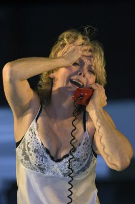 Joan Rodgers in 'La voix humaine'. Photo © 2006 Clive Barda