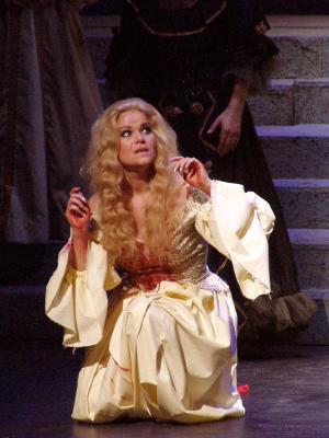Larissa Yudina in the Mad Scene from 'Lucia di Lammermoor'. Photo © 2006 Robin Grant