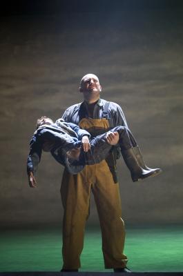 Jeffrey Lloyd-Roberts as Peter Grimes. Photo © 2006 Bill Cooper