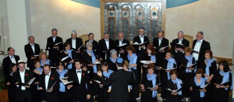 Benjamin Wolf conducts the Zemel Choir