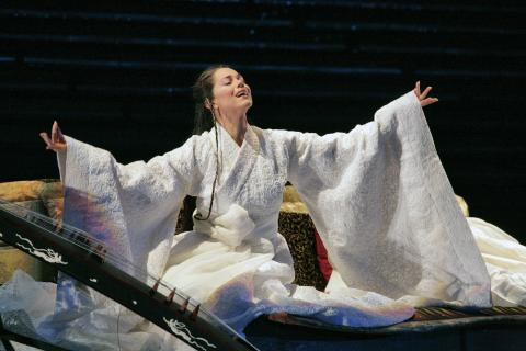 Elizabeth Futral as Yueyang in Tan Dun's 'The First Emperor'. Photo © 2007 Ken Howard/Metropolitan Opera