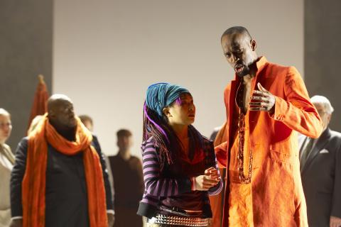 Sarastro (Chester Patton) offers fulfilment to Pamina (Noriko Urata). Photo © 2007 Richard Moran