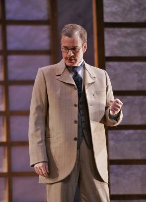 Philip Cutlip as Sharpless in Arizona Opera's 'Madama Butterfly'. Photo © 2007 Scott Humbert