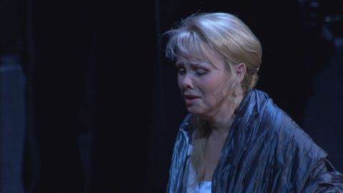 Solveig Kringelborn as Elsa in 'Lohengrin'. DVD screenshot © 2006 Festspielhaus Baden-Baden/NHK/Opus Arte