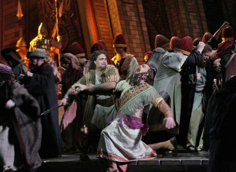 Clifton Forbis (Samson) battles with Philip Skinner (Ambimelech) in the San Diego Opera production of 'Samson and Delilah'. Photo © 2007 Ken Howard