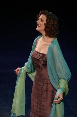 Stacey Tappan performing the Nightingale's Aria from 'Die Vögel' by Walter Braunfel. Photo © 2007 Robert Millard