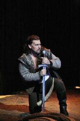 Darío Volonté as Manrico in the San Diego Opera production of Verdi's 'Il Trovatore'. Photo © 2007 Ken Howard