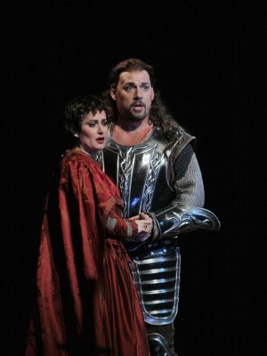 Paoletta Marrocu as Leonora and Darío Volonté as Manrico in San Diego Opera's production of Verdi's 'Il Trovatore'. Photo © 2007 Ken Howard
